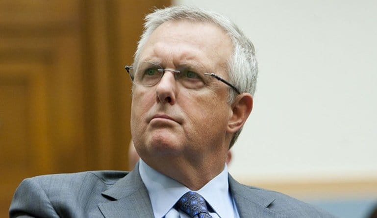 Chief Lawyer at Apple to Retire Amidst Legal Battles