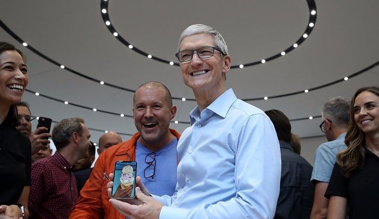 Apple Blows Off Market Cap of 900 Billion