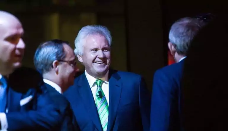 Board of GE Unaware of CEOs Other Plane