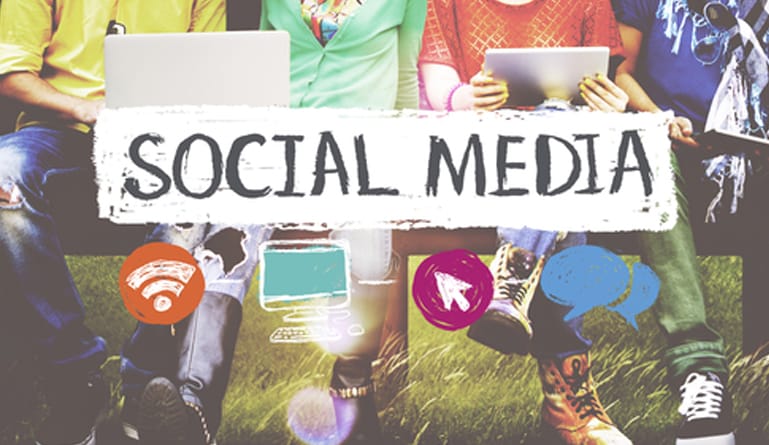 how to effectively handle social media for customer acquisition