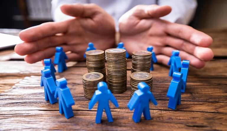 The article tells about the popular types of crowdfunding for Startups